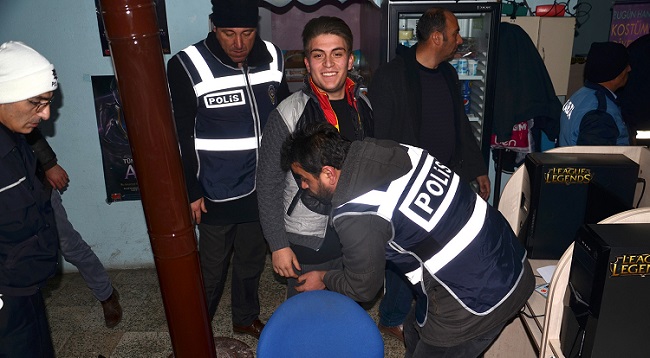 ÇORUM'UN OSMANCIK İLÇESİNDE POLİS TARAFINDAN ASAYİŞ UYGULAMASI YAPILDI. (İSMAİL KABAKDERE/ÇORUM-İHA)