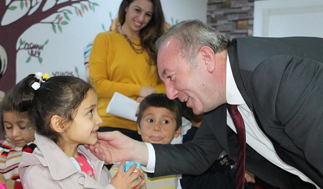 MİNİKLER BAŞKAN AMCALARINI ÇOK SEVDİ