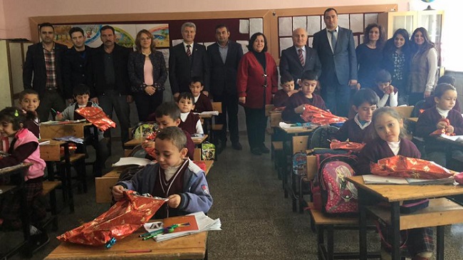 İL GENEL ÜYELERİ ÖĞRENCİLERİ SEVİNDİRDİ
