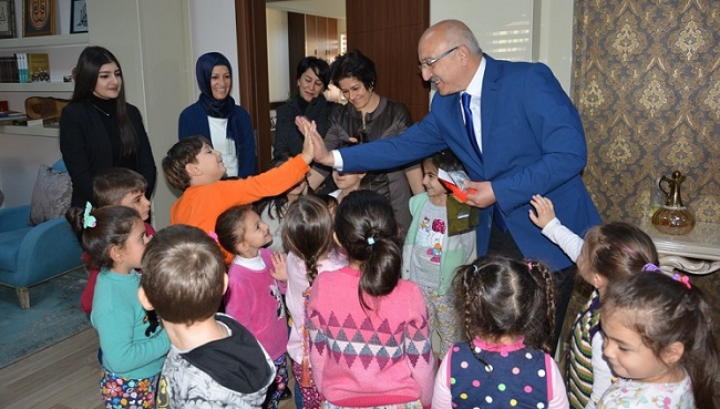 ANASINIFI MİNİKLERİ BÜYÜK’Ü KUTLADI