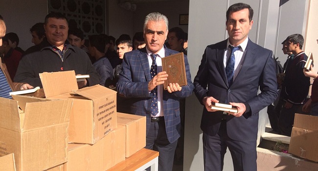 ÖĞRENCİLERE KUR’AN-I KERİM DAĞITILDI
