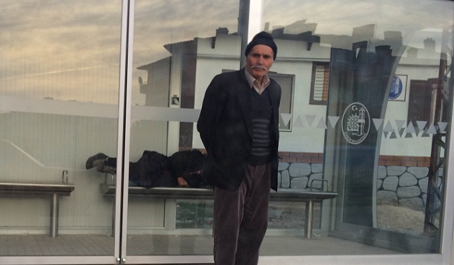 durakta uyuya kaldı (1)