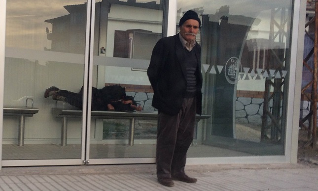 durakta uyuya kaldı (2)