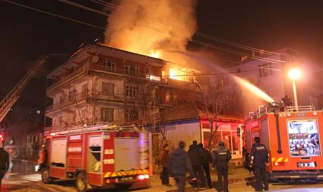 ÇORUM’DA EVDE ÇIKAN YANGIN KORKUTTU