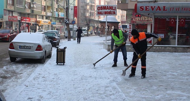SUNGURLU’DA YOĞUN KAR MESAİSİ