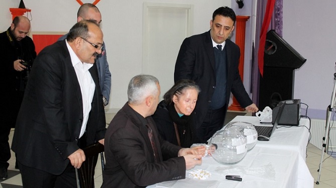 TOKİ’DE KURA HEYECANI YAŞANDI