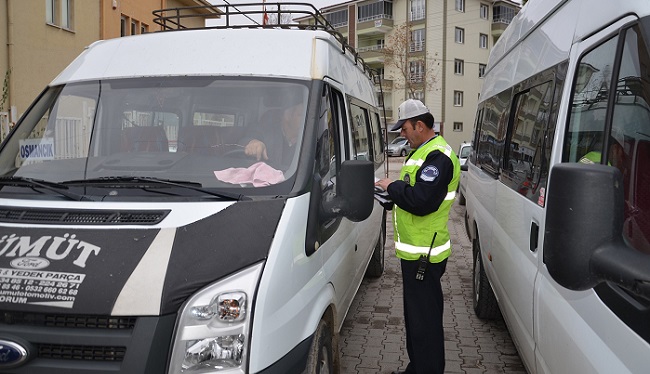 OSMANCIK'TA OKUL SERVİSLERİ DENETLENDİ. (İSMAİL KABAKDERE/ÇORUM-İHA)