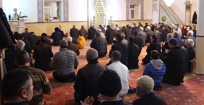 VATANDAŞLAR CAMİLERİ DOLDURDU