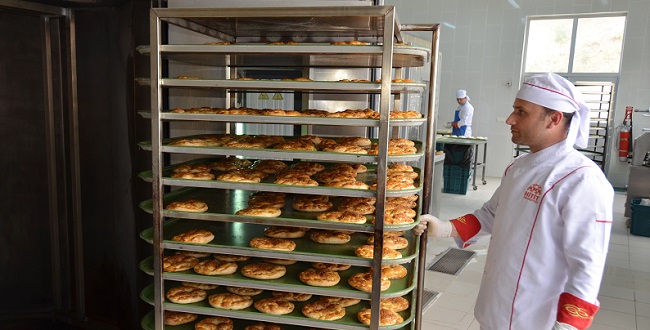HİTİT ÜNİVERSİTESİ, TAHIL ÜRÜNLERİ İŞLEME TEKNOLOJİLERİ UYGULAMA VE ARAŞTIRMA LABORATUVARI EKMEK ÜRETİM BÖLÜMÜYLE KENDİ EKMEĞİNİ ÜRETMEYE BAŞLADI. (M. MUTTALİP YALÇIN/ÇORUM-İHA)