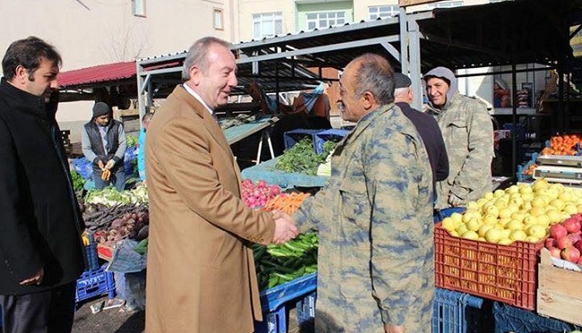 SUNGURLU BELEDİYE BAŞKANI ABDULKADİR ŞAHİNER, PERŞEMBE PAZARINI ZİYARET ETTİ (SERKAN ŞANSEVER/ÇORUM-İHA)