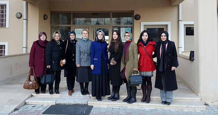AK PARTİLİ KADINLARDAN ANLAMLI ZİYARET