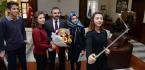 ÖĞRENCİLERDEN BAŞKAN SELFİSİ