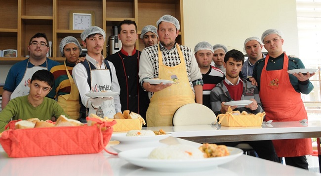 ÇORUMLU GENÇLER ENGELLERİ AŞTI