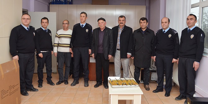 SİYASİLERDEN ÖRNEK DAVRANIŞ