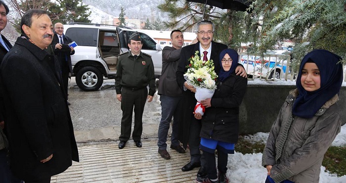 VALİ LAÇİN’DE İNCELEMELERDE BULUNDU