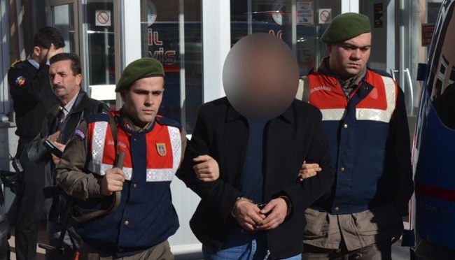 ANNESİNİ BIÇAKLAYAN GENÇ TUTUKLANDI