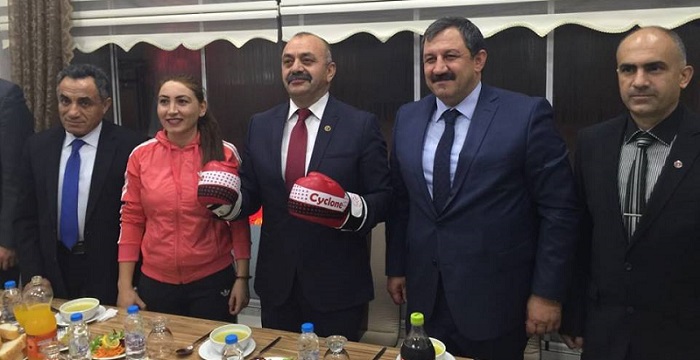 TANER İSBİR’DEN SPORCULARA DESTEK