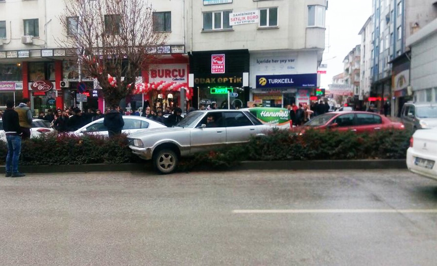 ÇORUM’DA OTOMOBİL REFÜJE ÇIKTI!