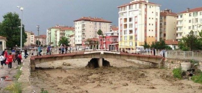 İKİ DERE ISLAH EDİLMEYİ BEKLİYOR