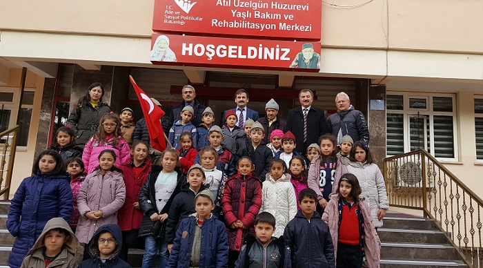 MİNİKLERDEN HUZUREVİNE VEFA ZİYARETİ