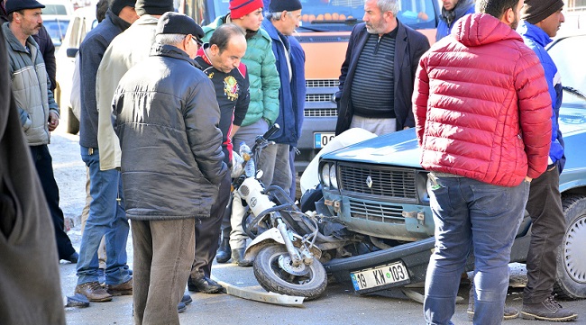 OTOMOBİL ELEKTRİKLİ BİSİKLETE ÇARPTI