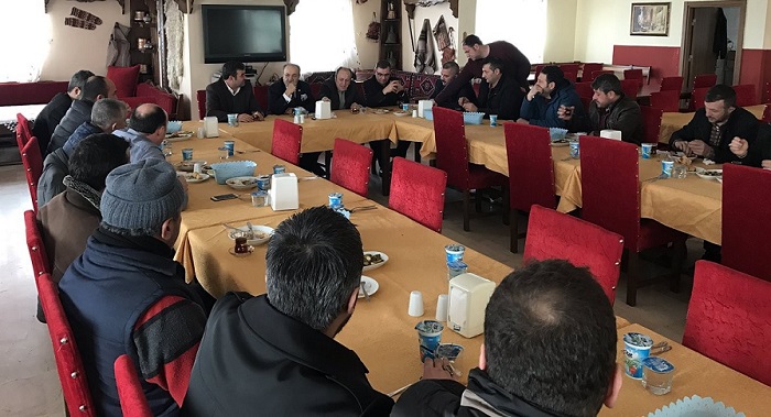 AK PARTİ ÇORUM MİLLETVEKİLLLERİ SALİM USLU VE AHMET SAMİ CEYLAN, ESNAFLARLA SOHBET ETTİ (İHA/ÇORUM-İHA)