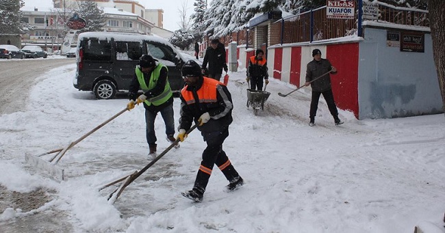 SUNGURLU BELEDİYESİ’NDE KAR MESAİSİ