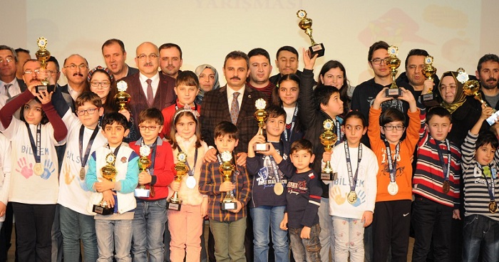 DAHİ BEYİNLER ÖDÜLLERİNİ ALDI
