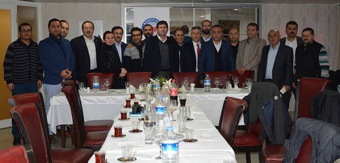 MEMUR-SEN’DEN GAZETECİLERE JEST