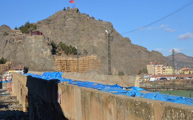 KOYUNBABA KÖPRÜSÜNDE RESTORASYON ÇALIŞMALARI 5 AY ÖNCE DURMUŞTU (İSMAİL KABAKDERE/ÇORUM-İHA)