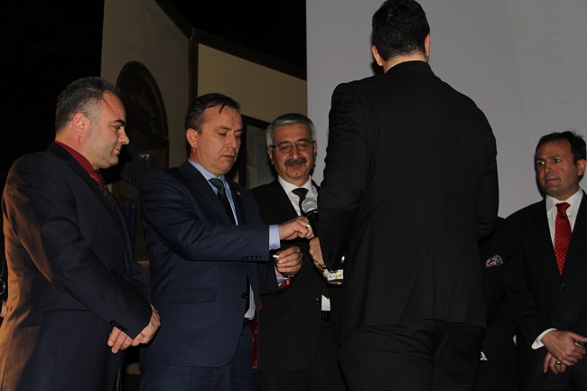 ÇORUM'DA TOKİ TARAFINDAN YAPTIRILAN 140 KONUTUN HAK SAHİPLERİ KURA İLE BELİRLENDİ (M. MUTTALİP YALÇIN/ÇORUM-İHA)