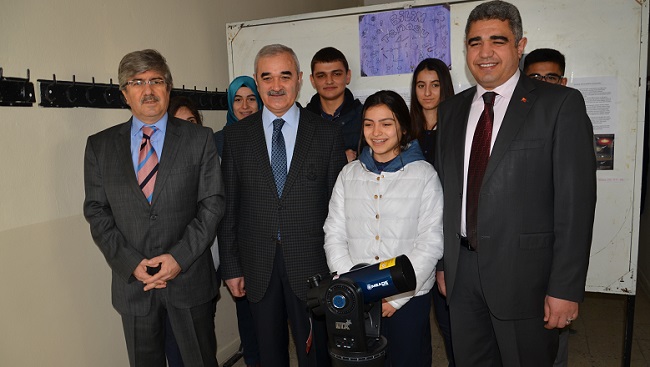 ÇORUM’UN OSMANCIK İLÇESİNDE LİSE ÖĞRENCİSİ OLAN EDANUR ŞİRİN’İN TELESKOP HAYALİ GERÇEĞE DÖNÜŞTÜ. (İSMAİL KABAKDERE/ÇORUM-İHA)