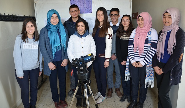 ÇORUM’UN OSMANCIK İLÇESİNDE LİSE ÖĞRENCİSİ OLAN EDANUR ŞİRİN’İN TELESKOP HAYALİ GERÇEĞE DÖNÜŞTÜ. (İSMAİL KABAKDERE/ÇORUM-İHA)