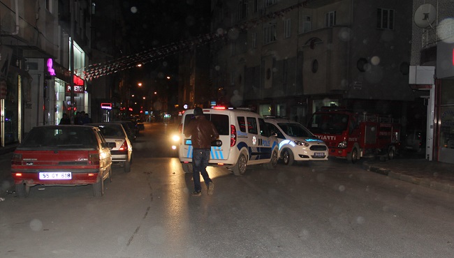 ÇORUM'DA AYAKKABI MAĞAZASI DEPOSUNDA ÇIKAN YANGIN NEDENİYLE OSMANCIK CADDESİ TRAFİĞE KAPATILDI (M. MUTTALİP YALÇIN/ÇORUM-İHA)