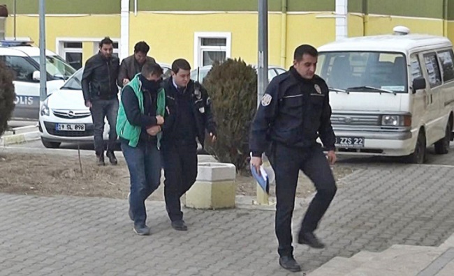 POLİSİ GÖRÜNCE HEPSİ ŞOKA GİRDİ