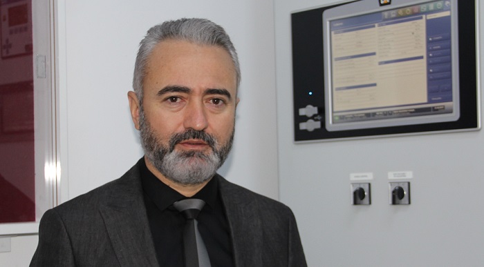 HİTİT ÜNİVERSİTESİ YAPI İŞLERİ TEKNİK DAİRE BAŞKANI HASAN BAYLAVLI, “MESLEK YÜKSEK OKULUMUZUN ISI VE ENERJİ BİNASINDA TRİJENERASYON SİSTEMİ ADI VERİLEN SİSTEMİ KURDUK. SİSTEM SAYESİNDE DOĞALGAZDAN ELEKTRİK ENERJİSİ ÜRETEREK ATIK GAZI DA ISITMA VE SOĞUTMADA KULLANIYORUZ” DEDİ. (M. MUTTALİP YALÇIN/ÇORUM-İHA)