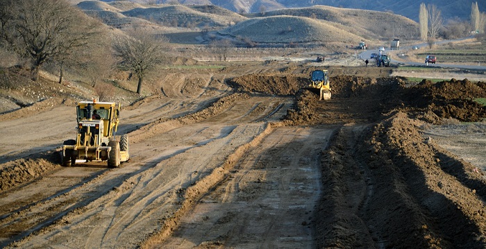 ÇORUM’UN KIZILIRMAK HAVZASINDA BULUNAN İLÇELERİNİ VE OSMANCIK’I İL MERKEZİNE BAĞLAYAN ÖNEMLİ OLAN YOLUNUN YAPIMINA BAŞLANDI. (İSMAİL KABAKDERE/ÇORUM-İHA)