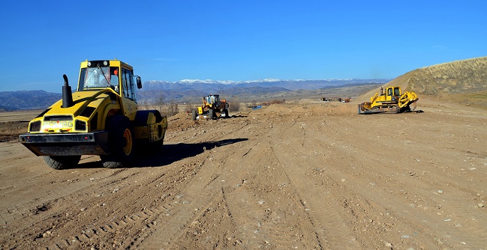 SARMAŞA BÖLGESİNİN DE İÇİNDE YER ALDIĞI ÇORUM-LAÇİN İLE LAÇİN-OSMANCIK ARASI BÖLÜNMÜŞ YOL OLARAK YAPIMINA BAŞLANDI. (İSMAİL KABAKDERE/ÇORUM-İHA)
