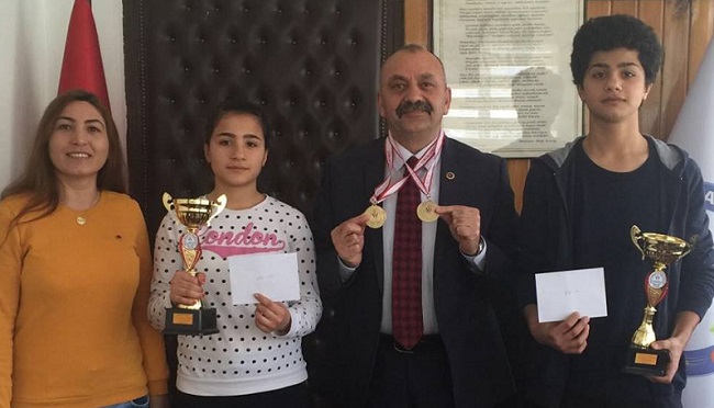 ORTAKÖYLÜ İKİZLERİN BÜYÜK BAŞARISI