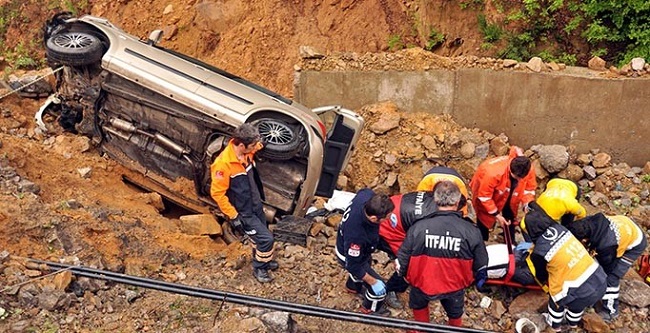 OTOMOBİL SÜRÜCÜSÜ AĞIR YARALANDI
