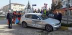 OTOMOBİL KALDIRIMA ÇARPARAK DURABİLDİ