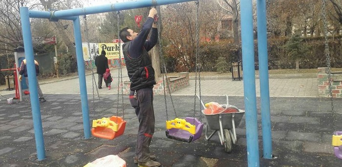PARKLARA BAKIM VE ONARIM YAPILIYOR