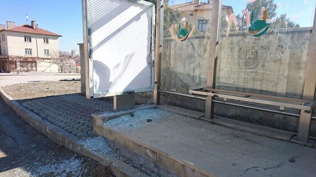 ŞEHİR MAGANDALARI CAMLARI KIRDI