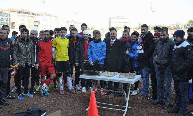 TARAFTAR FUTBOLCULARA SAHİP ÇIKTI