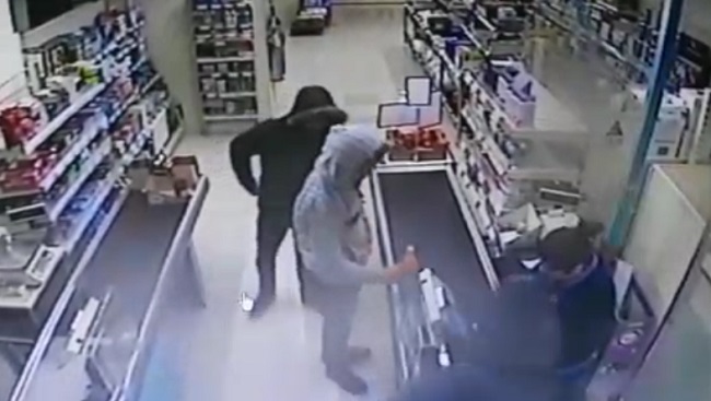 BAYAN KASİYERE ŞOK SALDIRI