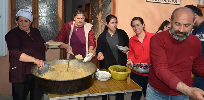 ÇİĞDEM AŞI GELENEĞİNİ YAŞATTILAR