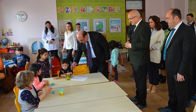 ÇORUM’DA 2016-2017 EĞİTİM-ÖĞRETİM DÖNEMİ KURU ÜZÜM DAĞITIM PROGRAMI KAPSAMINDA VİLAYETLERE HİZMET GÖTÜRME BİRLİĞİ SEVGİ ANAOKULUNDA KURU ÜZÜM DAĞITIM TÖRENİ GERÇEKLEŞTİRİLDİ (M. MUTTALİP YALÇIN/ÇORUM-İHA)