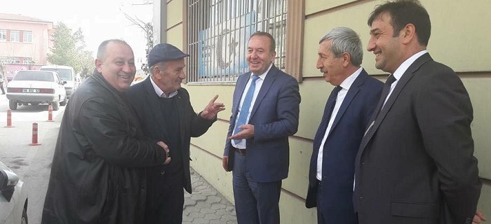 ONLARLA KISA SÜRE SOHBET ETTİ (SERKAN ŞANSEVER/ÇORUM-İHA)