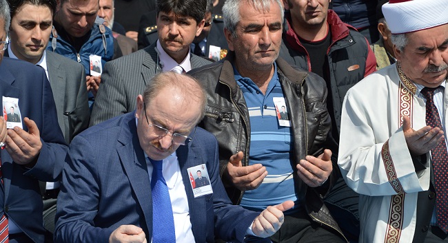 DİYARBAKIR'IN LİCE İLÇESİNDE TERÖR ÖRGÜTÜ PKK'YA YÖNELİK DÜZENLENEN OPERASYONDA ŞEHİT DÜŞEN JANDARMA UZMAN ÇAVUŞ ALİ ŞİRİN, MEMLEKETİ ÇORUM'UN DODURGA İLÇESİNE BAĞLI DİKENLİ KÖYÜNDE SON YOLCULUĞUNA UĞURLANDI. (İSMAİL KABAKDERE - M. MUTTALİP YALÇIN/ÇORUM-İHA)