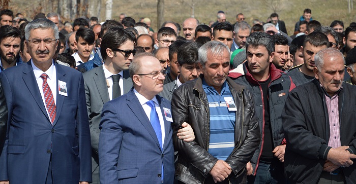 DİYARBAKIR'IN LİCE İLÇESİNDE TERÖR ÖRGÜTÜ PKK'YA YÖNELİK DÜZENLENEN OPERASYONDA ŞEHİT DÜŞEN JANDARMA UZMAN ÇAVUŞ ALİ ŞİRİN, MEMLEKETİ ÇORUM'UN DODURGA İLÇESİNE BAĞLI DİKENLİ KÖYÜNDE SON YOLCULUĞUNA UĞURLANDI. (İSMAİL KABAKDERE - M. MUTTALİP YALÇIN/ÇORUM-İHA)